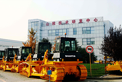 2009年，山推研發(fā)中心被國(guó)家人事部批準(zhǔn)設(shè)立博士后科研工作站，同年召開首屆科技創(chuàng)新大會(huì)。